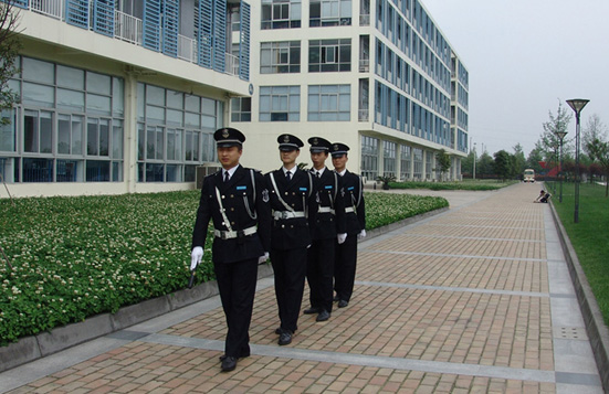 {寫(xiě)字樓保安服務(wù) width=