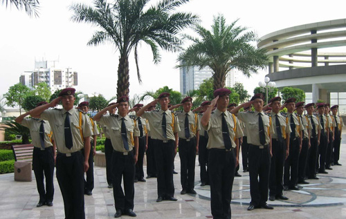 {高檔會(huì )所保安服務(wù) width=